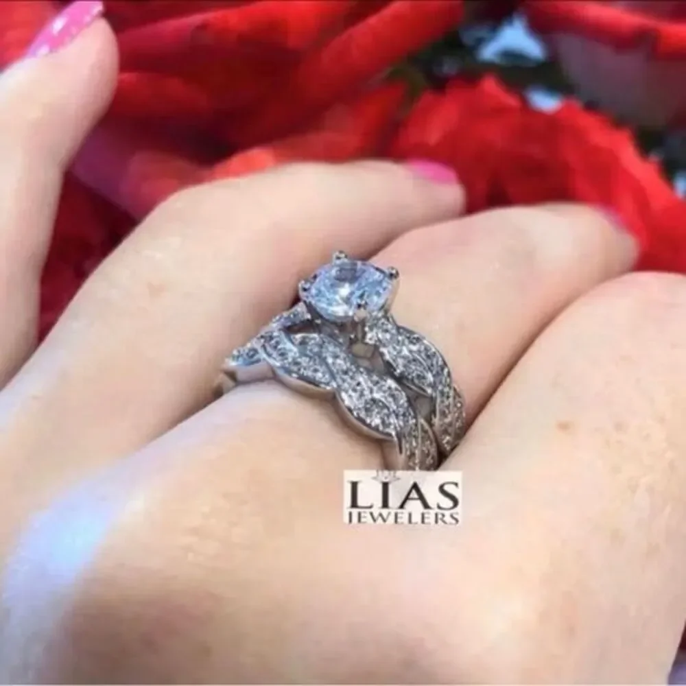 Brand New 18k White Gold Wedding Ring Set